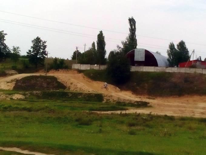 У Радомишлі відбулося перше випробування щойно збудованої траси для мотокросу. + ФОТО