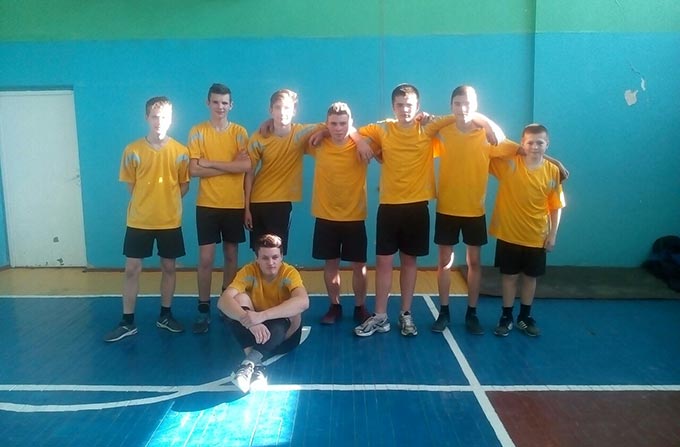 Школярі Радомишльської ОТГ взяли участь у турнірі з волейболу присвяченому 205-й річниці з дня народження Т.Г. Шевченка