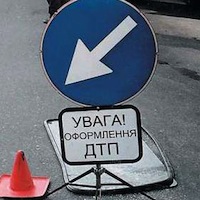 У РАДОМИШЛІ МІКРОАВТОБУС ВРІЗАВСЯ В ОПОРУ ЕЛЕКТРОЗВ'ЯЗКУ У РАДОМИШЛІ МІКРОАВТОБУС ВРІЗАВСЯ В ОПОРУ ЕЛЕКТРОЗВ'ЯЗКУ