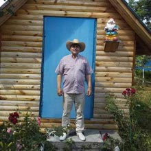 Унікальний пасічник із Радомишля Ігор Соболевський: "Причина бджолиного мору на Житомирщині - обробка полів хімікатами". + ФОТО Унікальний пасічник із Радомишля Ігор Соболевський: "Причина бджолиного мору на Житомирщині - обробка полів хімікатами". + ФОТО