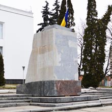 В РАДОМИШЛІ ПОСТАМЕНТ ПАМ’ЯТНИКА ЛЕНІНУ БУДЕ ДЕМОНТОВАНО В РАДОМИШЛІ ПОСТАМЕНТ ПАМ’ЯТНИКА ЛЕНІНУ БУДЕ ДЕМОНТОВАНО