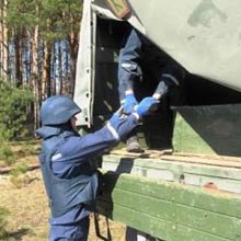 СЕЛЯНИ У РАДОМИШЛЬСЬКОМУ РАЙОНІ ЗБИРАЛИ ГРИБИ І ЗНАЙШЛИ ДВА АРТИЛЕРІЙСЬКІ СНАРЯД СЕЛЯНИ У РАДОМИШЛЬСЬКОМУ РАЙОНІ ЗБИРАЛИ ГРИБИ І ЗНАЙШЛИ ДВА АРТИЛЕРІЙСЬКІ СНАРЯД